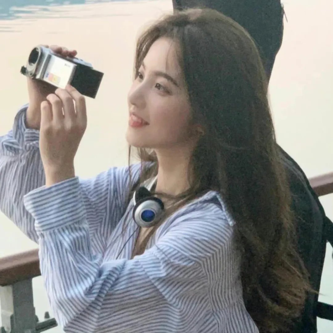 背后有人海报
